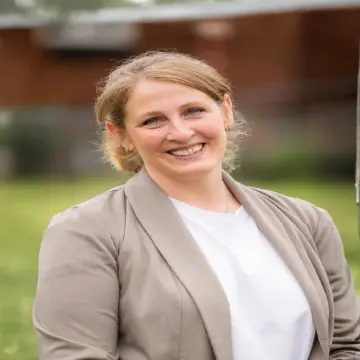 Porträtfoto von der Ansprechperson Physio- und Ergotherapien Laura Benninghaus
