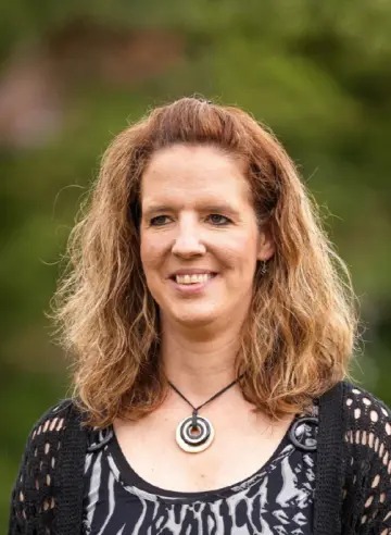 Porträtfoto von der Ansprechperson Schulsozialarbeit Madlene Dohmen