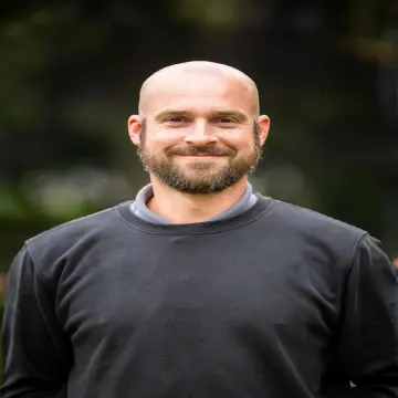 Porträtfoto vom Hausmeister Benjamin Schlegel
